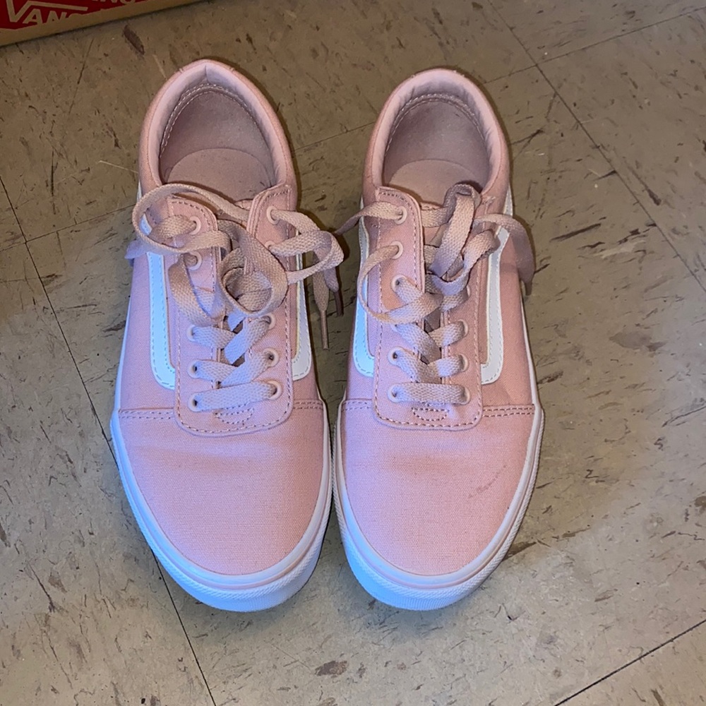 Low top vans size 4